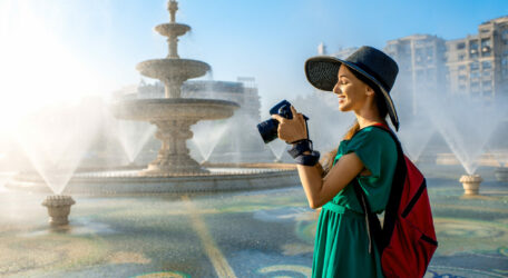 Photographing central fountain in Bucharest city